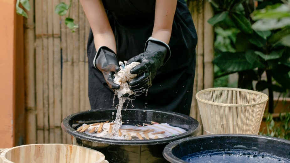 How Do You Get Dye to Stick to Polyester?
