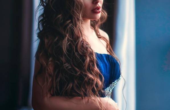 How Do You Style Your Hair With A Navy Blue Dress