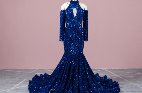 How To Accessorize A Navy Blue Dress For A Wedding